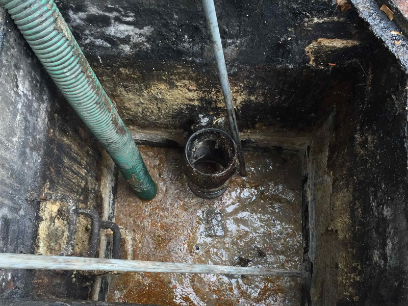 月牙湖隔油池清理